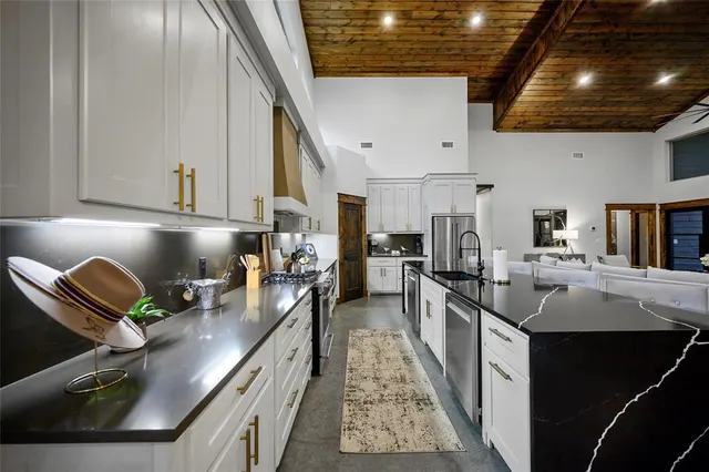 Photo 6 — 332 Cascading Creek Circle, Broken Bow, OK 74728