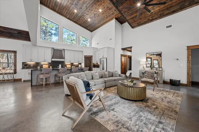 Photo 3 — 332 Cascading Creek Circle, Broken Bow, OK 74728