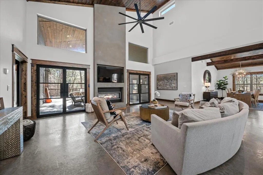 Photo 4 — 332 Cascading Creek Circle, Broken Bow, OK 74728
