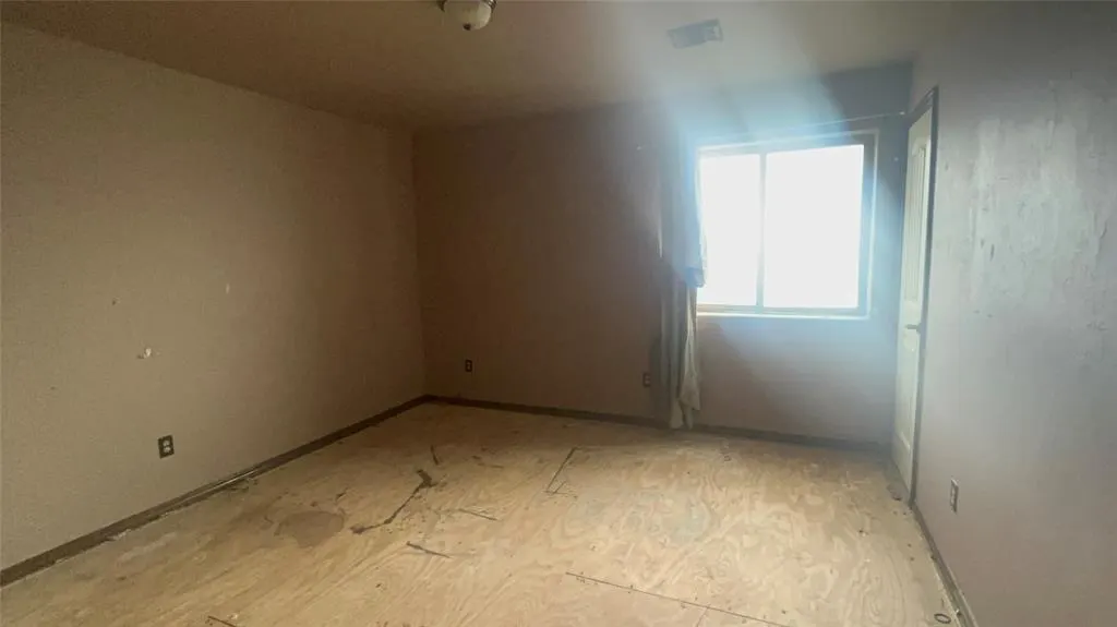 Photo 2 — 924 Preston Park Drive, Yukon, OK 73099