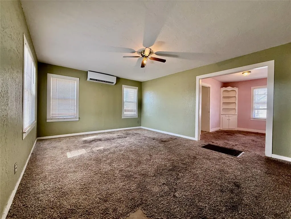 Photo 3 — 1401 W 2nd Street, Elk City, OK 73644