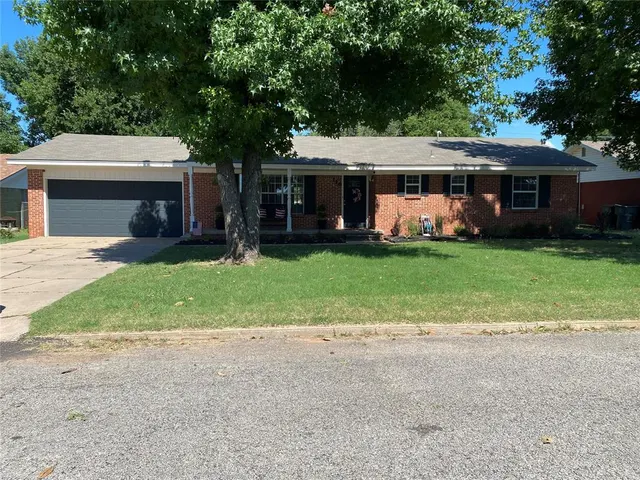 Front exterior — 116 High Street, Pauls Valley, OK 73075