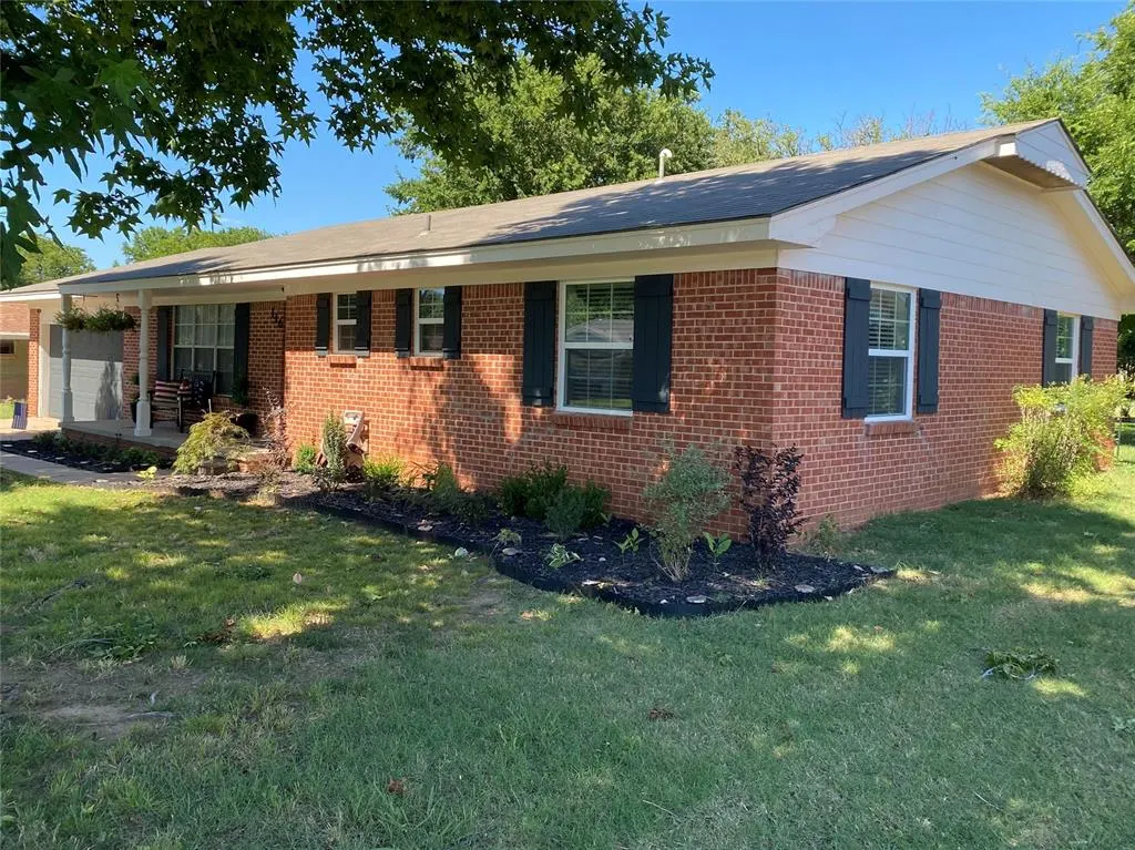 Photo 2 — 116 High Street, Pauls Valley, OK 73075