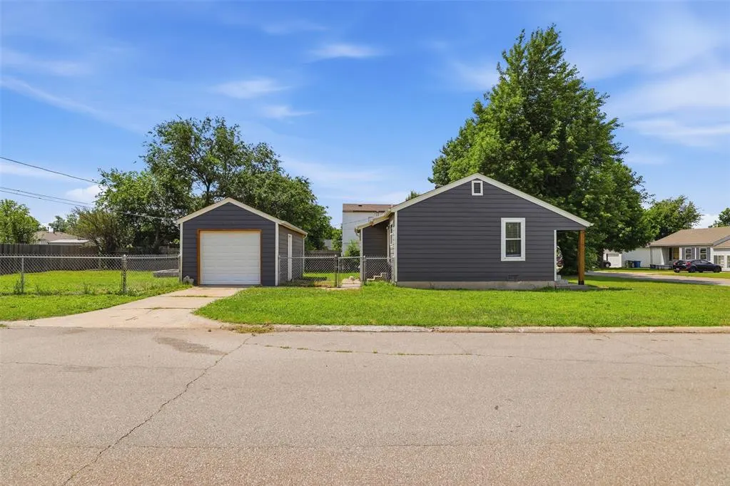 Photo 29 — 910 Stansell Drive, Midwest City, OK 73110