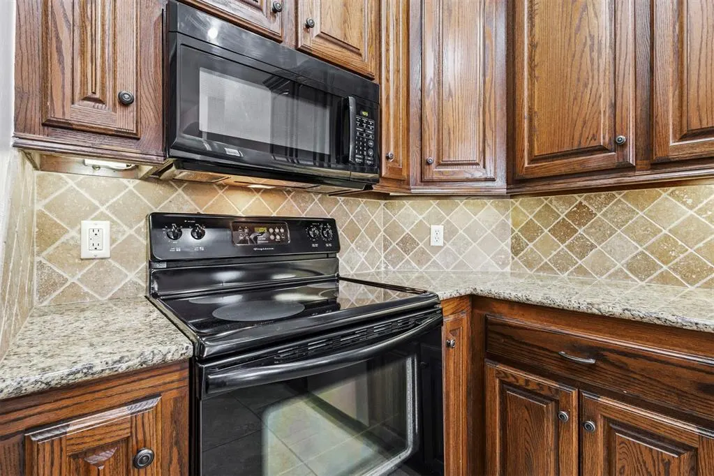 Photo 16 — 3001 Prairie Field Lane, Moore, OK 73160