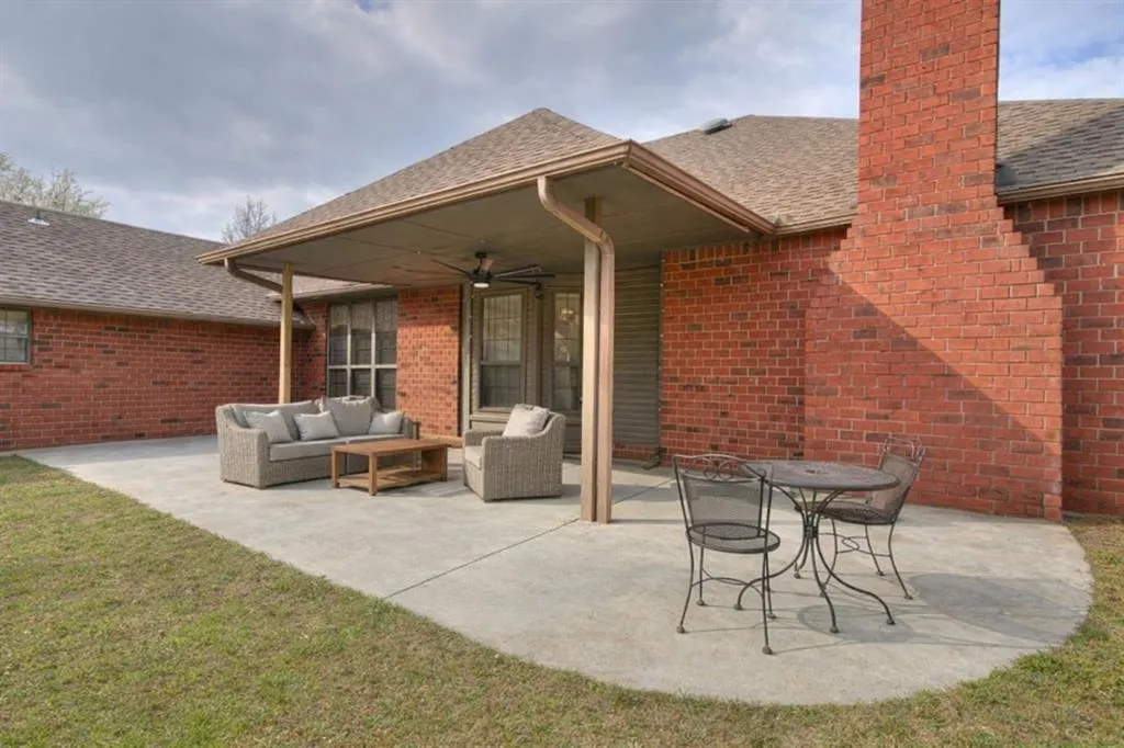 Photo 4 — 10812 Quail Run Road, Oklahoma City, OK 73150
