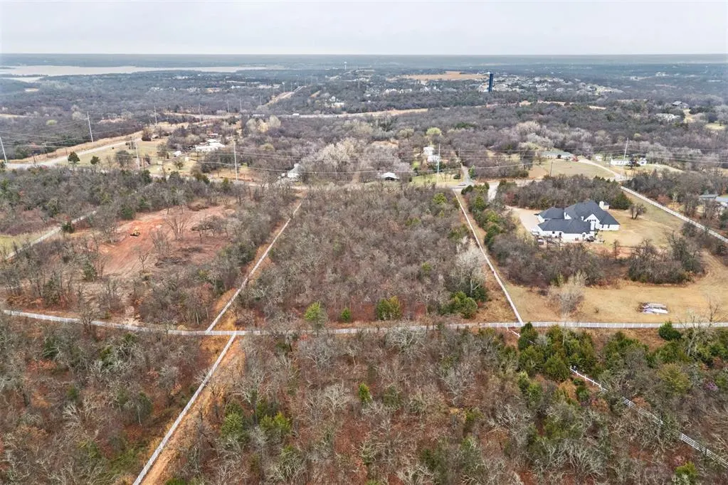 Photo 10 — 10128 E Memorial Road, Edmond, OK 73007