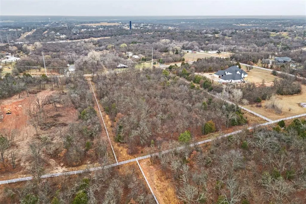 Photo 12 — 10128 E Memorial Road, Edmond, OK 73007