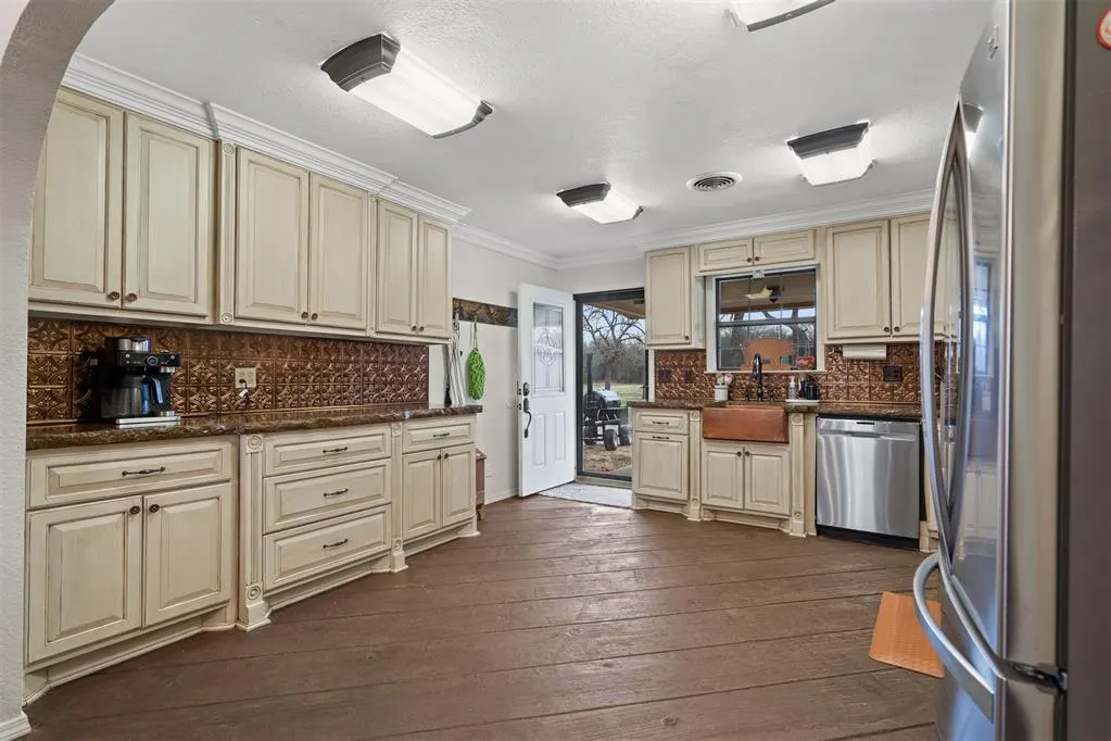 Photo 8 — 1475 Santa Fe Road, Wilson, OK 73463