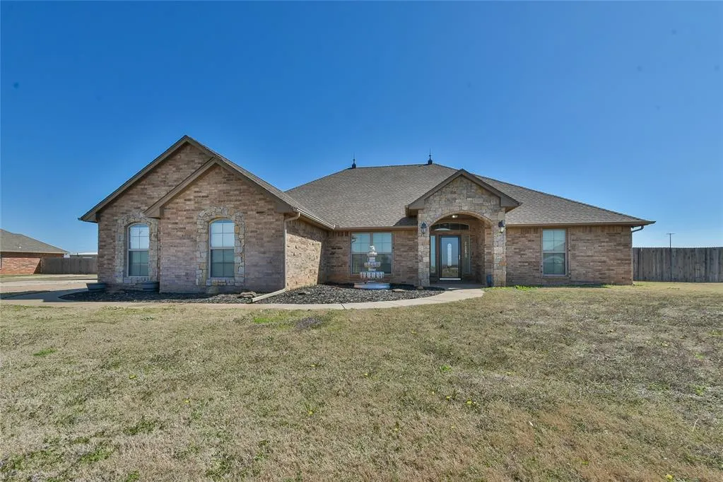 Front exterior — 8902 NE Hudson Lane, Piedmont, OK 73078