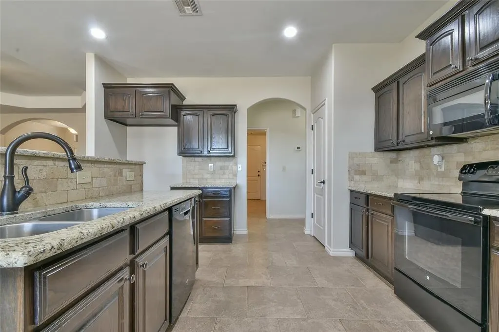 Photo 10 — 8902 NE Hudson Lane, Piedmont, OK 73078