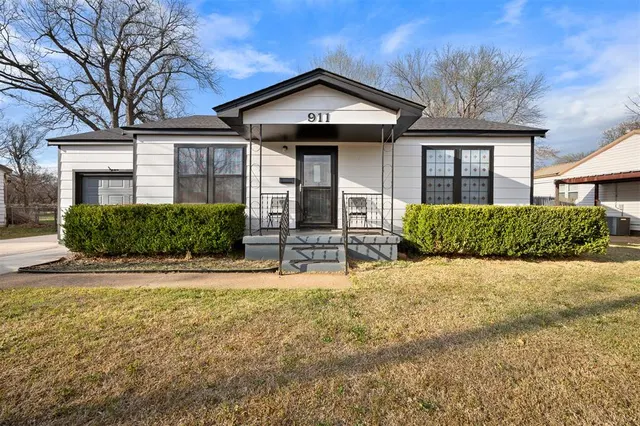 Photo 2 — 911 N Sunset Drive, Anadarko, OK 73005