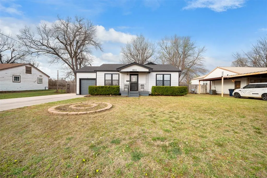 Photo 3 — 911 N Sunset Drive, Anadarko, OK 73005