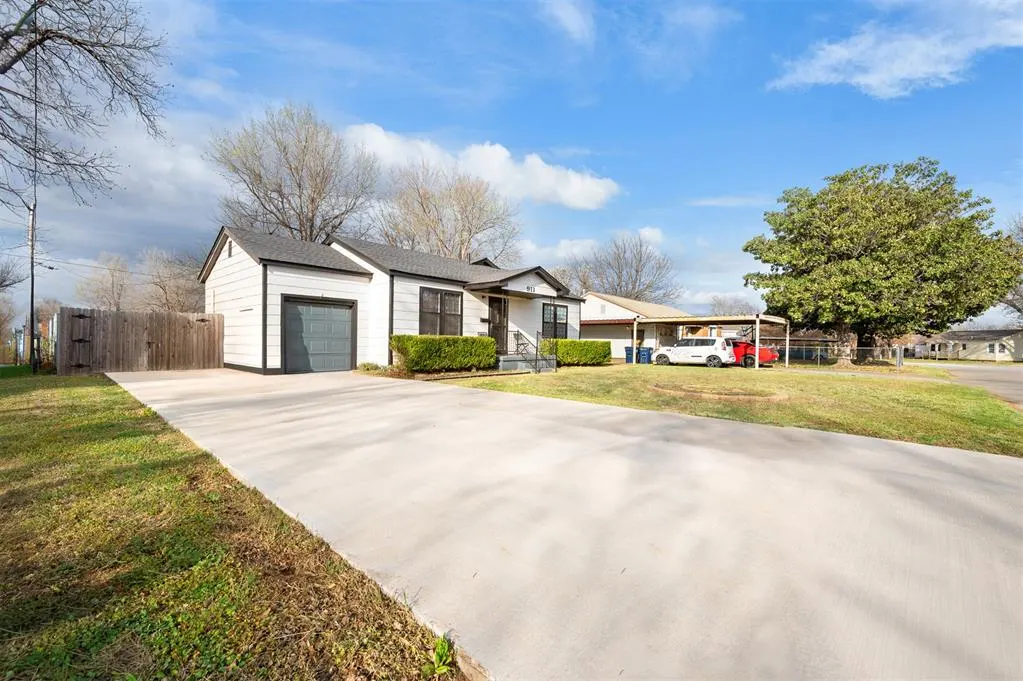 Photo 4 — 911 N Sunset Drive, Anadarko, OK 73005