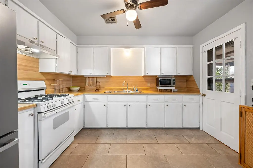 Photo 10 — 911 N Sunset Drive, Anadarko, OK 73005