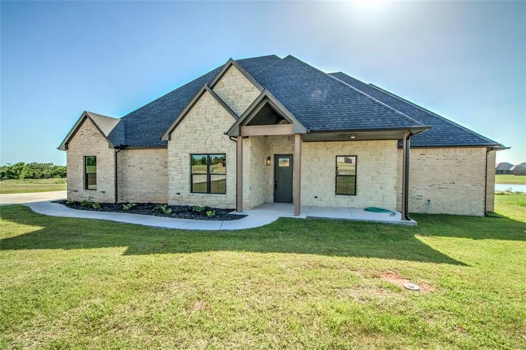 Photo 2 — 2190 Hux Drive, Blanchard, OK 73010