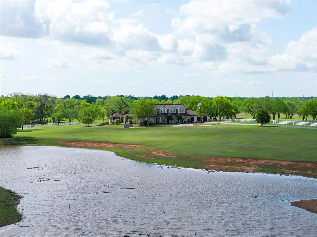 Photo 2 — 3620 W Beech Avenue, Duncan, OK 73533