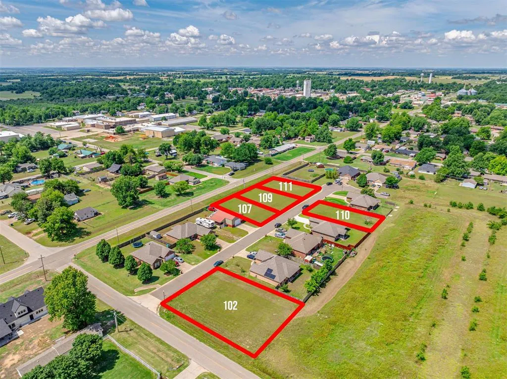 Front exterior — 102 Dogwood, Crescent, OK 73028