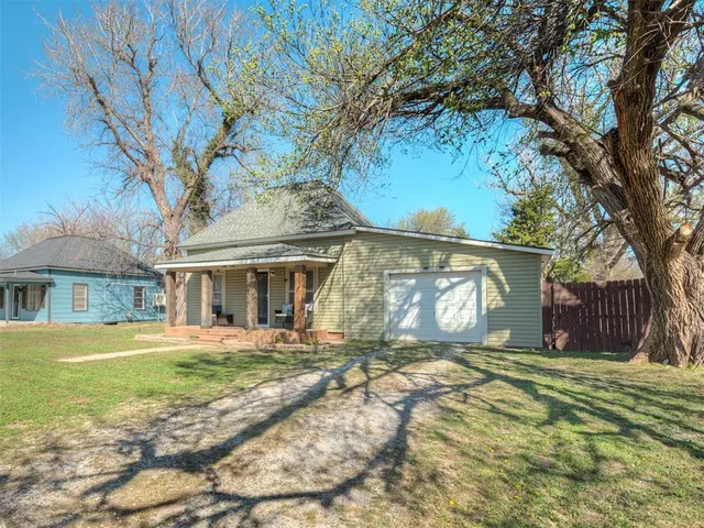 Photo 2 — 316 E Jefferson Street, Crescent, OK 73028