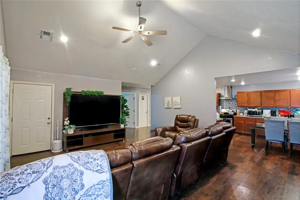 Photo 5 — 225 SE 53rd Street, Oklahoma City, OK 73129