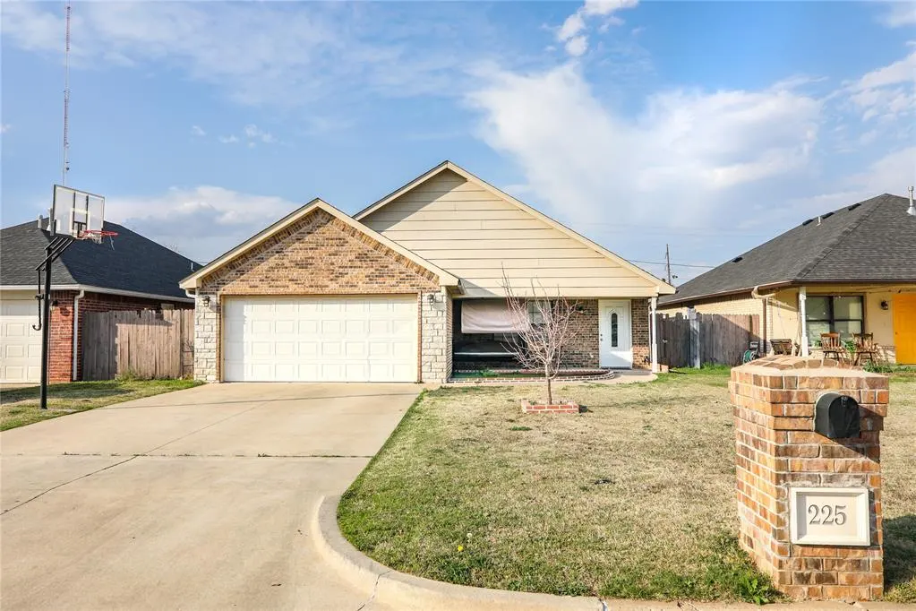 Front exterior — 225 SE 53rd Street, Oklahoma City, OK 73129