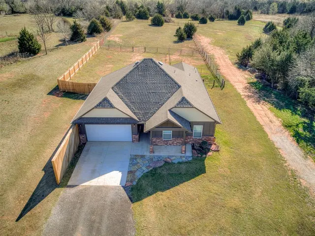 Front exterior — 1350 N Kelley Avenue, Guthrie, OK 73044
