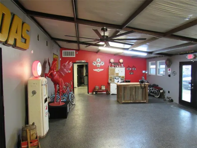 Photo 5 — 19660 S Gordon Cooper Drive, Tecumseh, OK 74873