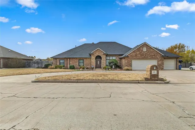 Photo 2 — 416 Fieldcrest Drive, Chickasha, OK 73018