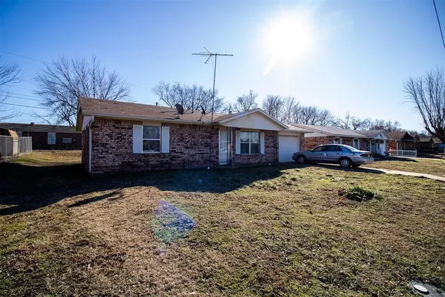 Photo 2 — 1006 N 3rd Street, Okemah, OK 74859