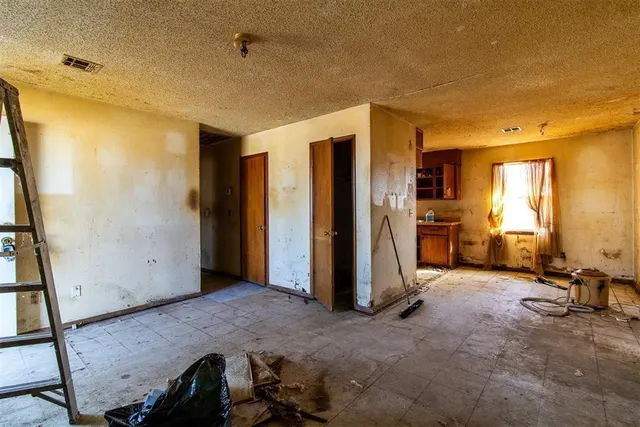 Photo 5 — 1006 N 3rd Street, Okemah, OK 74859