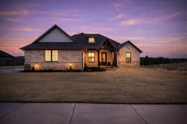 Photo 2 — 1147 Colonial Avenue, Tuttle, OK 73089