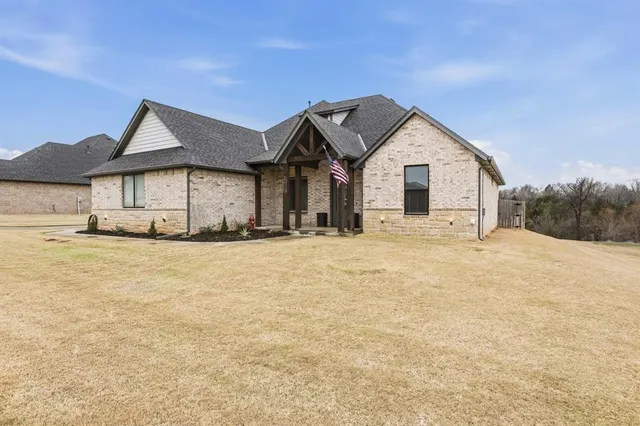 Photo 3 — 1147 Colonial Avenue, Tuttle, OK 73089