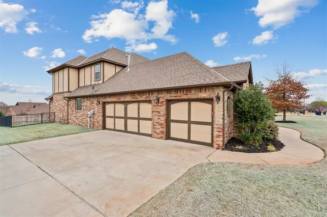 Photo 3 — 10401 Cherrywood Drive, Oklahoma City, OK 73151