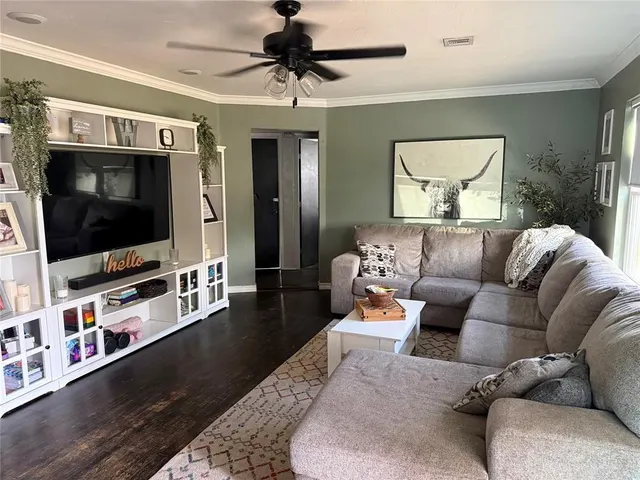 Photo 4 — 617 E Washington, Tecumseh, OK 74873