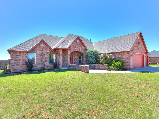 Front exterior — 1124 Antler Ridge, Tuttle, OK 73089