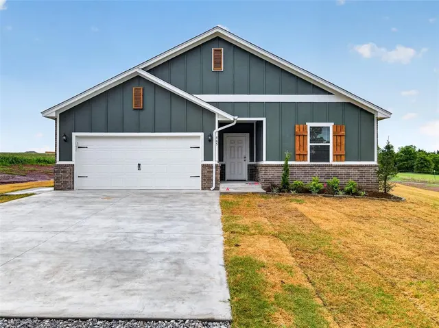 Photo 2 — 465 Cumberland Drive, Guthrie, OK 73044
