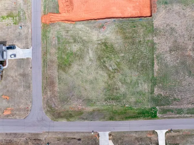 Photo 2 — 763 Windmill Avenue, Blanchard, OK 73010