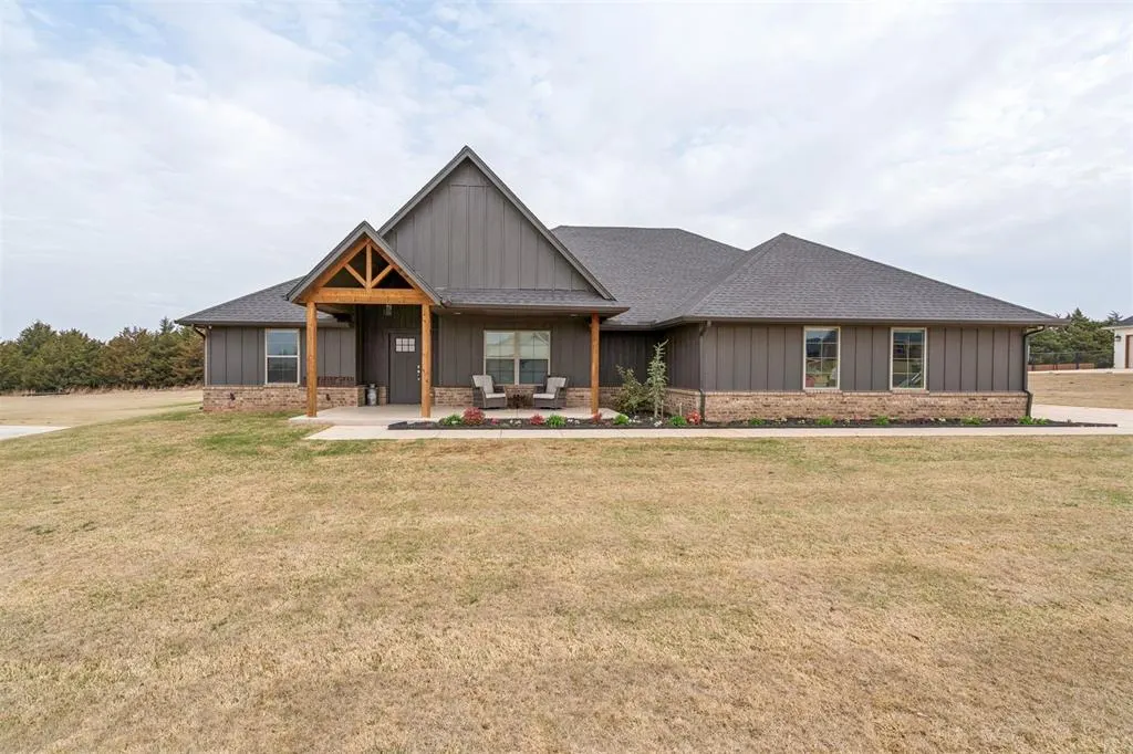 Front exterior — 4532 Raymond Lane, Guthrie, OK 73044