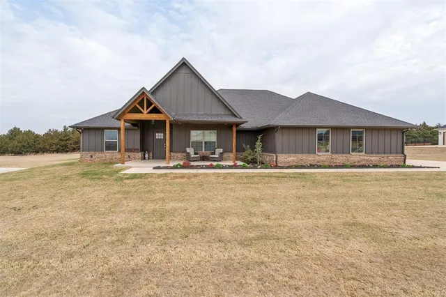 Front exterior — 4532 Raymond Lane, Guthrie, OK 73044