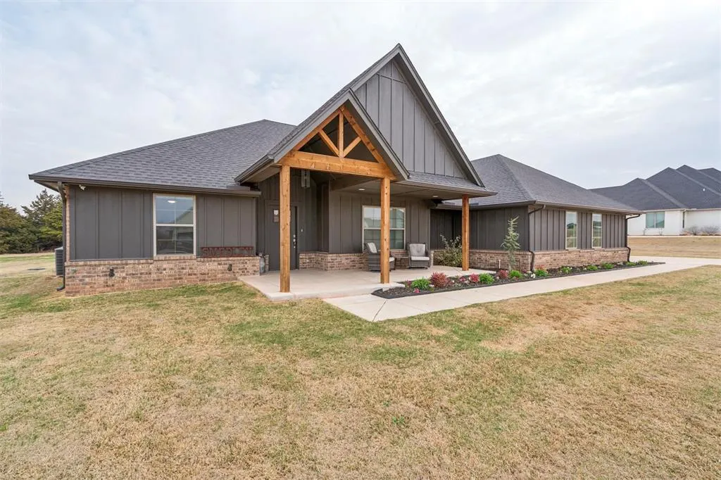 Photo 2 — 4532 Raymond Lane, Guthrie, OK 73044