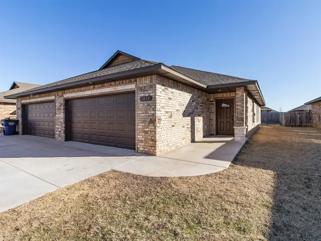 Photo 2 — 1818 Post Oak Road 1820, El Reno, OK 73036