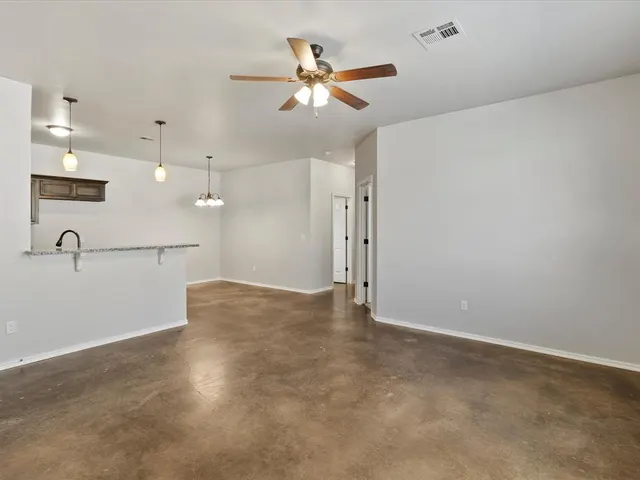 Photo 5 — 1818 Post Oak Road 1820, El Reno, OK 73036