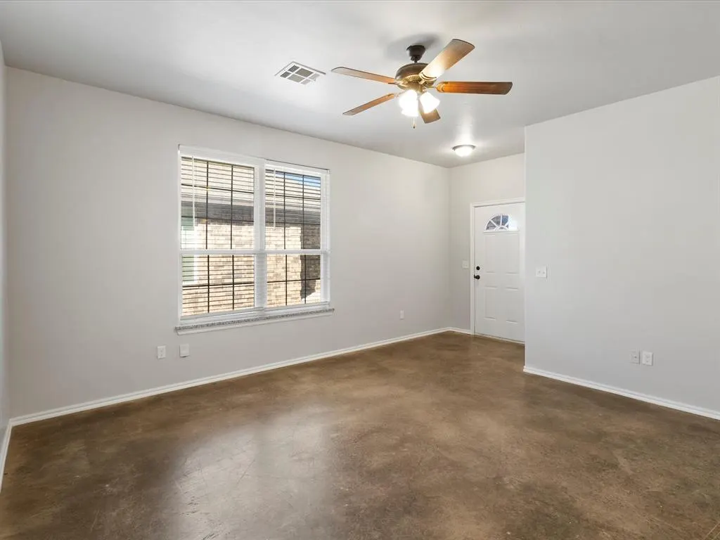 Photo 4 — 1852 Post Oak Road 1854, El Reno, OK 73036