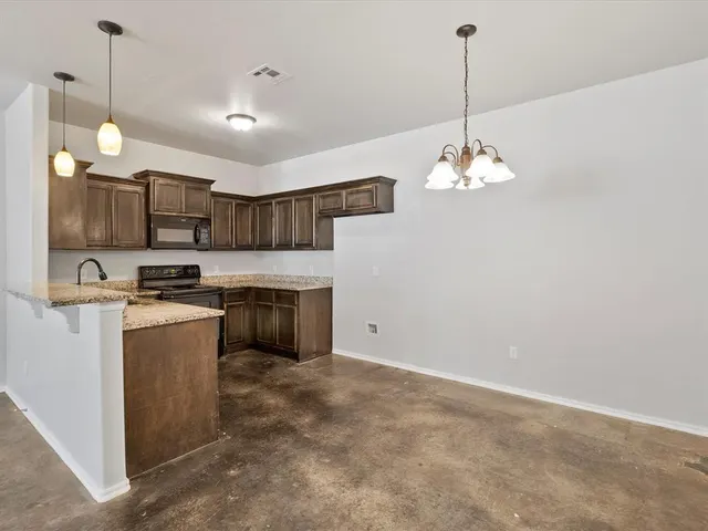 Photo 6 — 1852 Post Oak Road 1854, El Reno, OK 73036