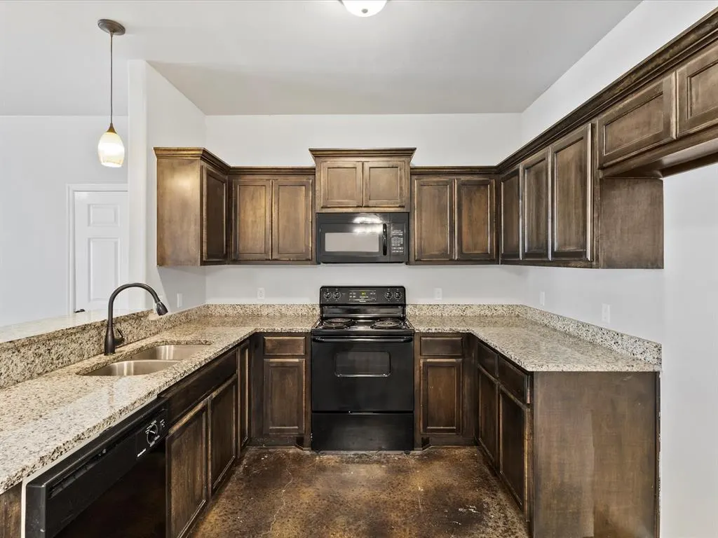 Photo 7 — 1852 Post Oak Road 1854, El Reno, OK 73036