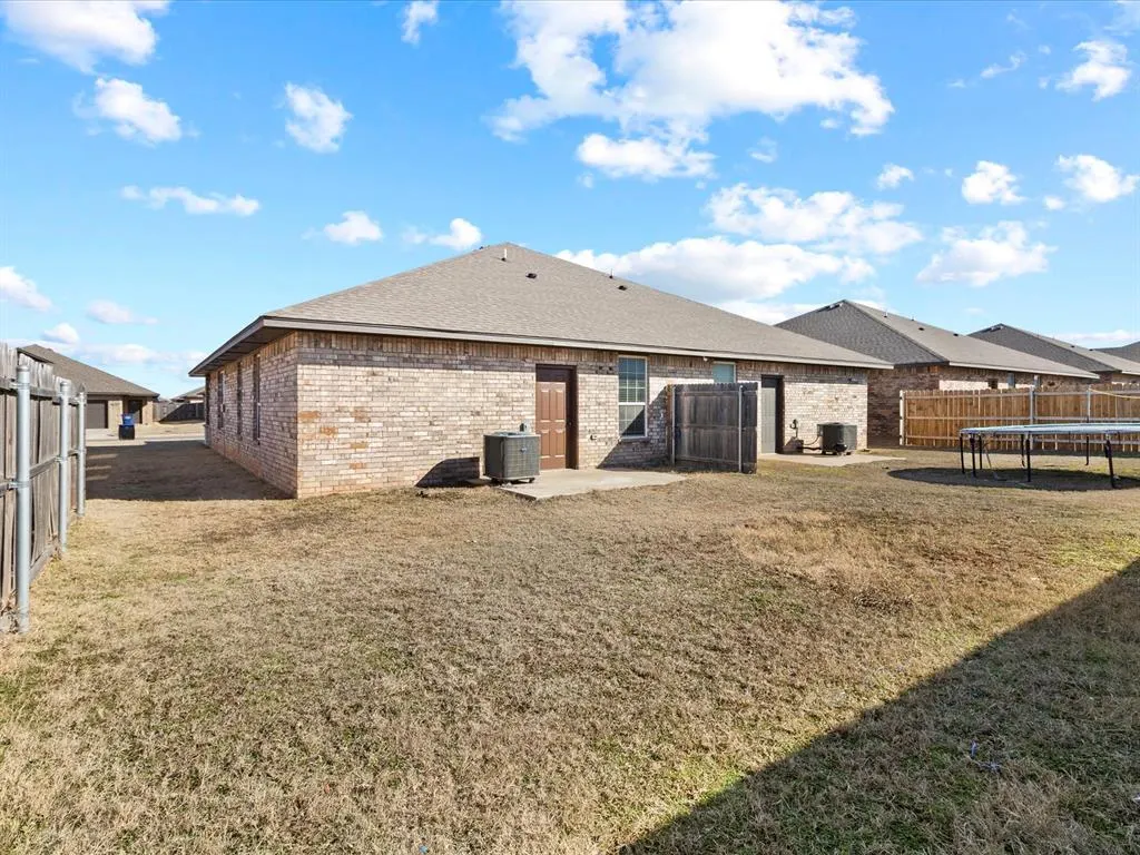 Photo 13 — 1852 Post Oak Road 1854, El Reno, OK 73036