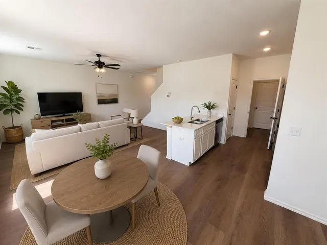 Photo 2 — 204 Mason Court, Yukon, OK 73099