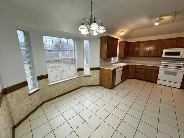 Photo 8 — 628 NW 21st Street, Moore, OK 73160