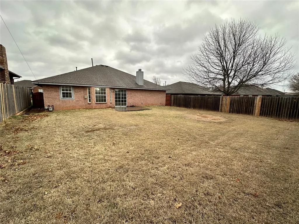 Photo 29 — 628 NW 21st Street, Moore, OK 73160