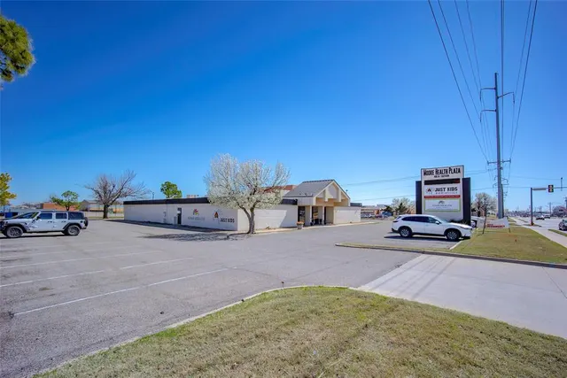 Photo 2 — 400 N Eastern Avenue, Moore, OK 73160